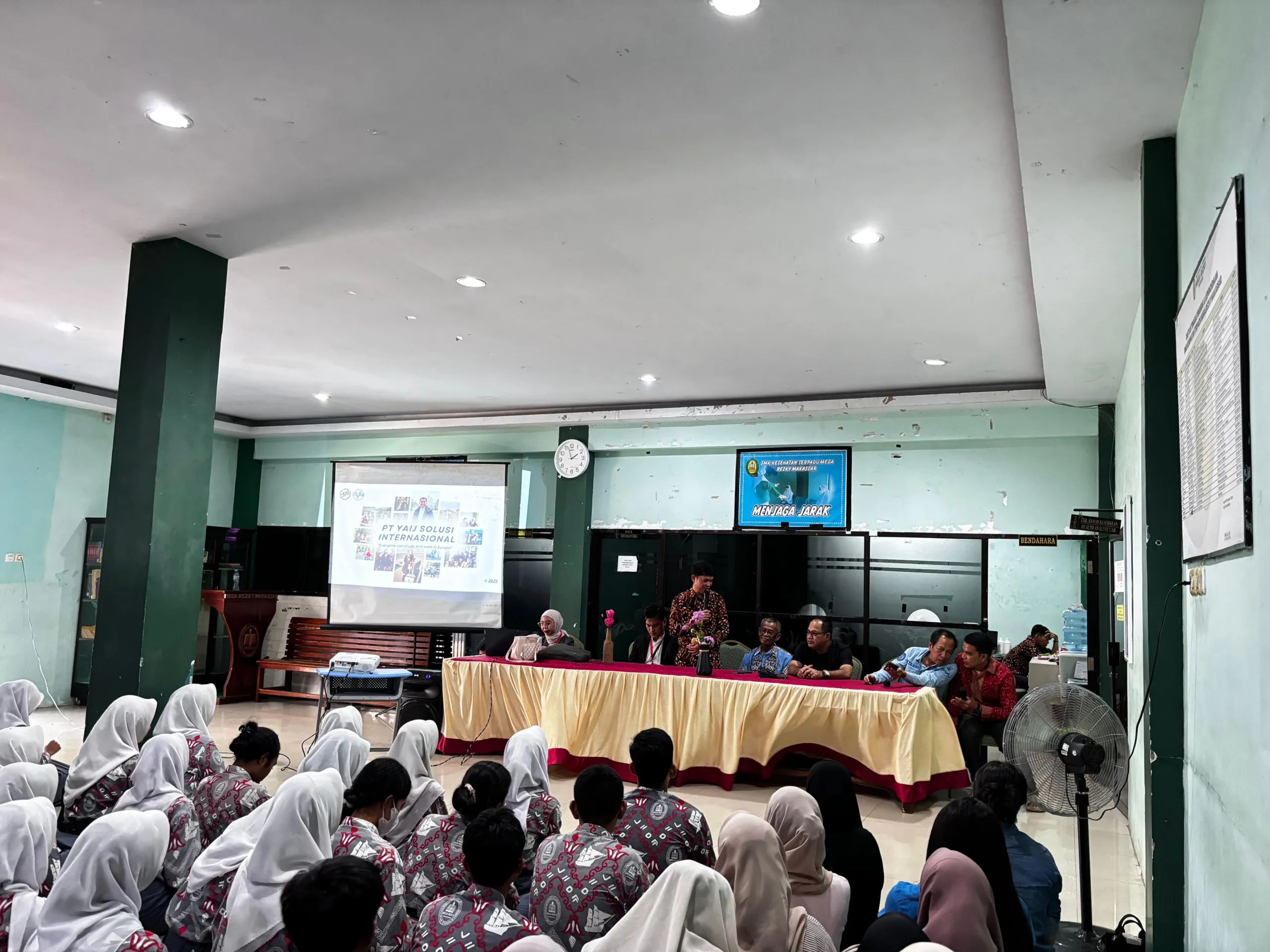 Persiapkan Lulusan Siap Bersaing di Dunia Global, SMK Mega Rezky Selenggarakan Seminar Dunia Kerja Internasional