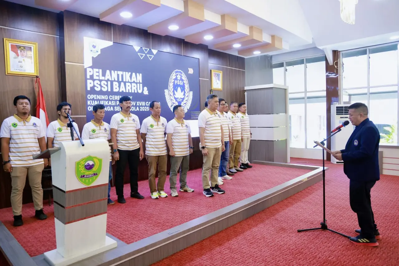 PJ Sekda Wakili Bupati Barru Pada Pelantikan Pengurus PSSI Barru