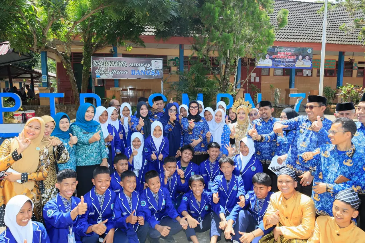 Langkah Awal di SMPN 7 Barru, Bupati Barru Tanamkan Semangat Anak Indonesia Hebat