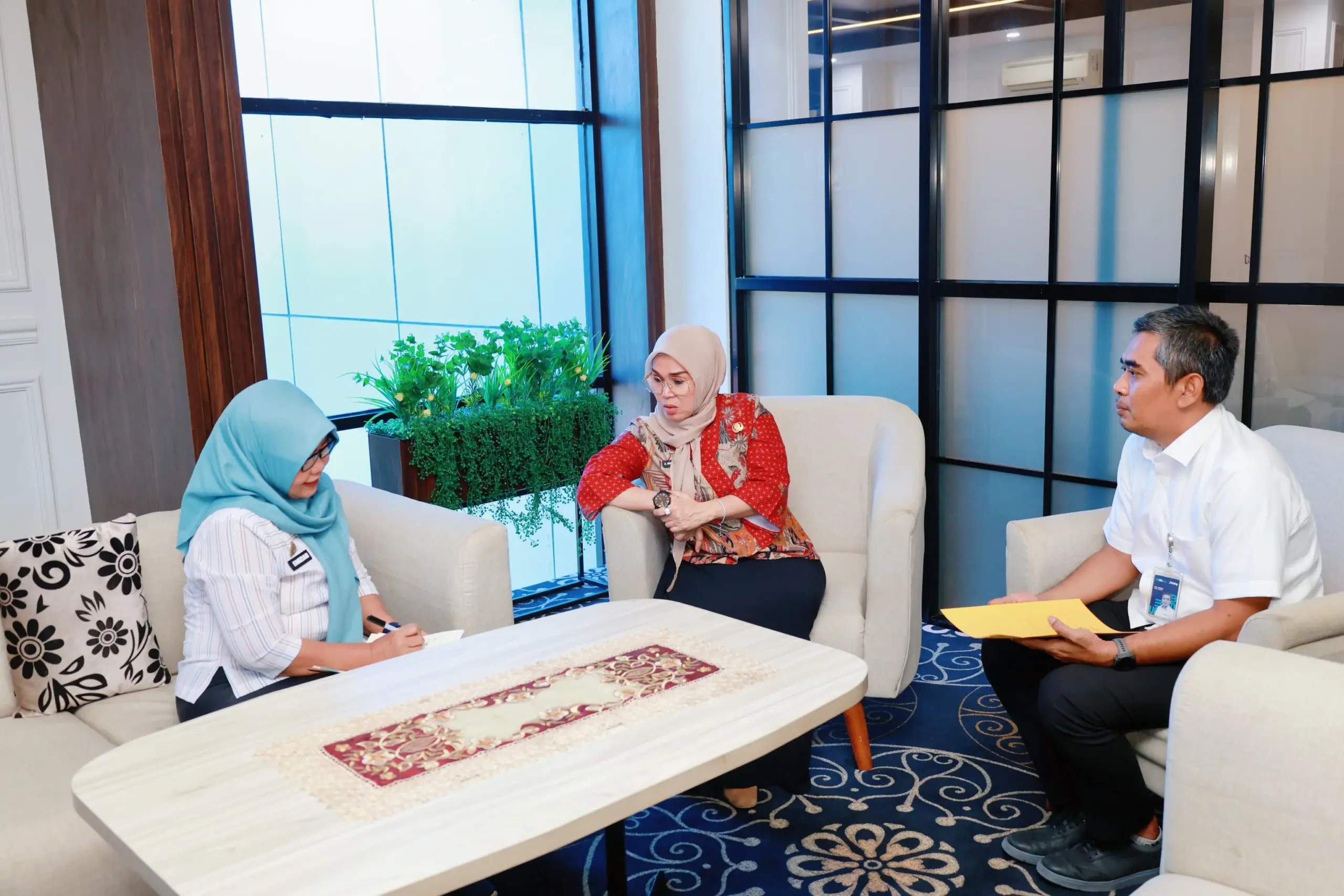 Bupati Barru menerima Kepala Cabang Bulog Parepare Terkait Ketahanan Pangan