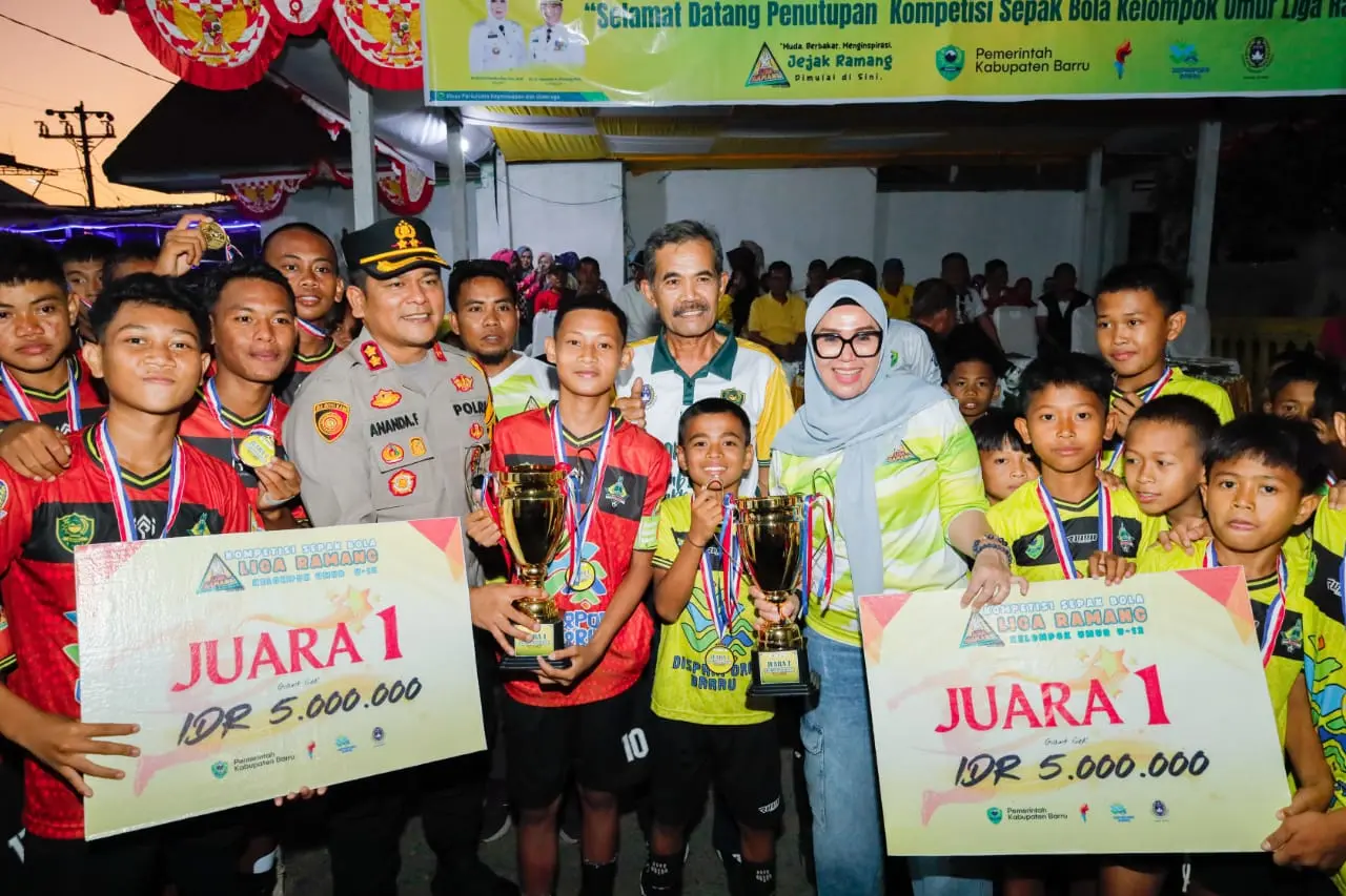 Bupati Barru Secara Resmi Menutup Kompetisi Sepak Bola Liga Ramang
