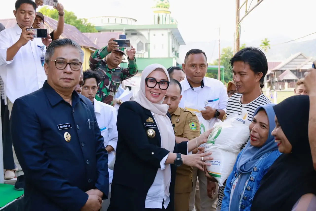 Pemkab Barru Launching dan penyaluran bantuan pangan beras