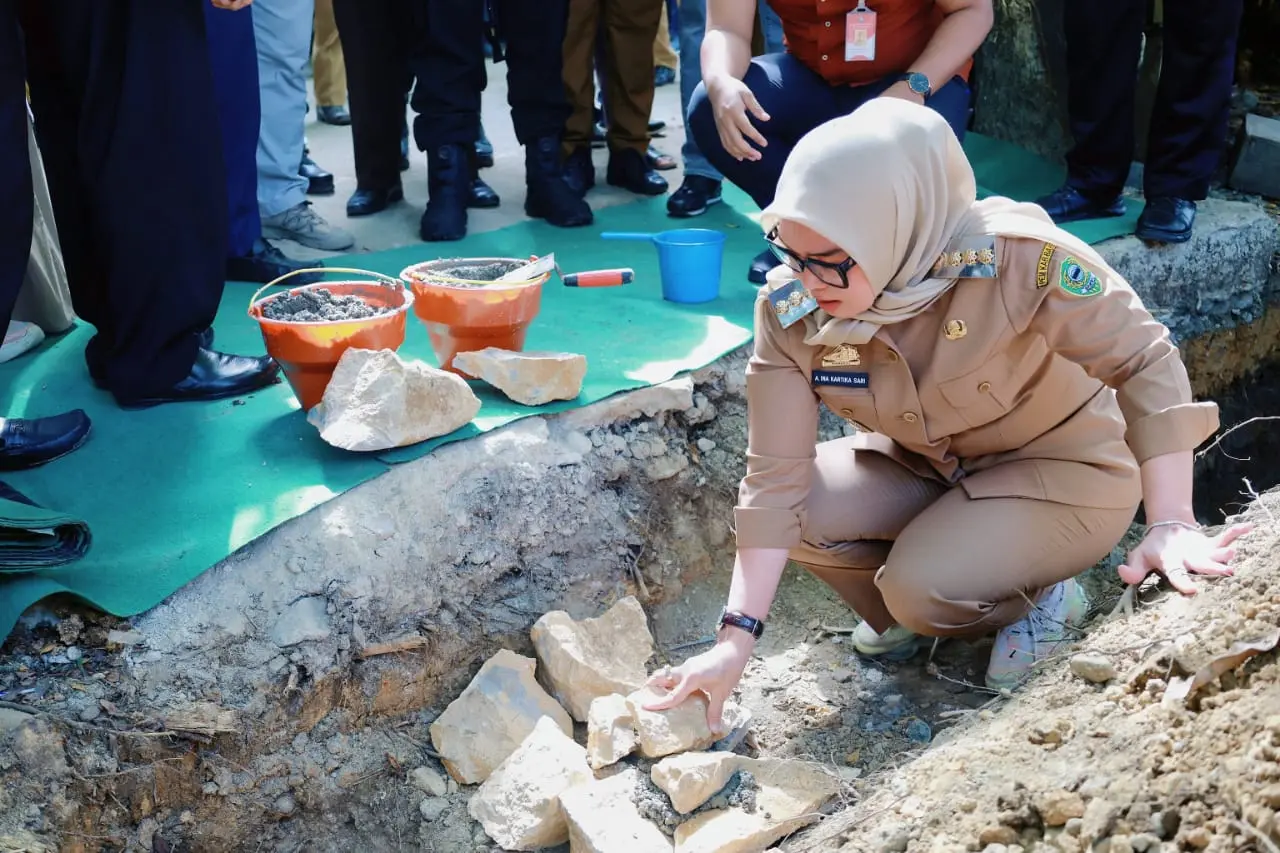 Tak Hanya Meletakkan Batu, Tapi Harapan: Bupati Barru Hadirkan Gagasan Besar untuk Pendidikan