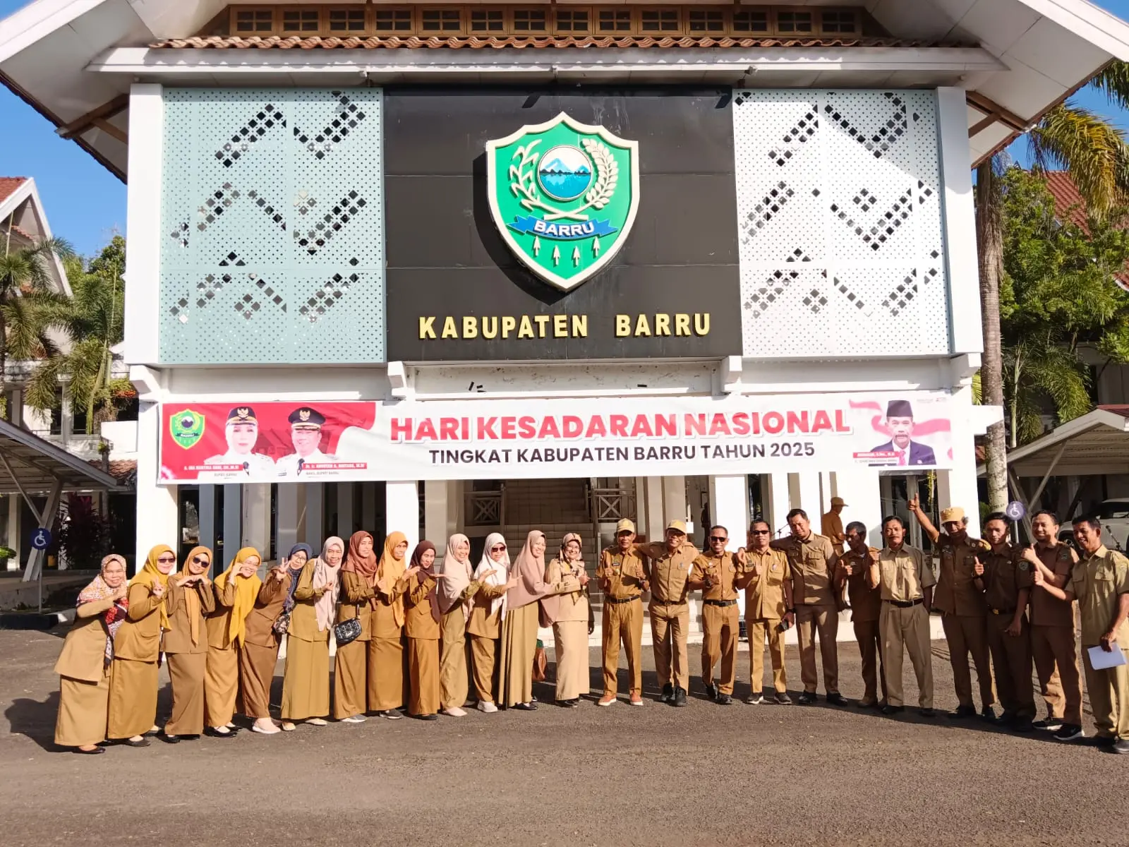 Dinas PUTR Perkim Barru Gelar Upacara Penaikan Bendera Dengan Semangat Profesional Dan Komitmen