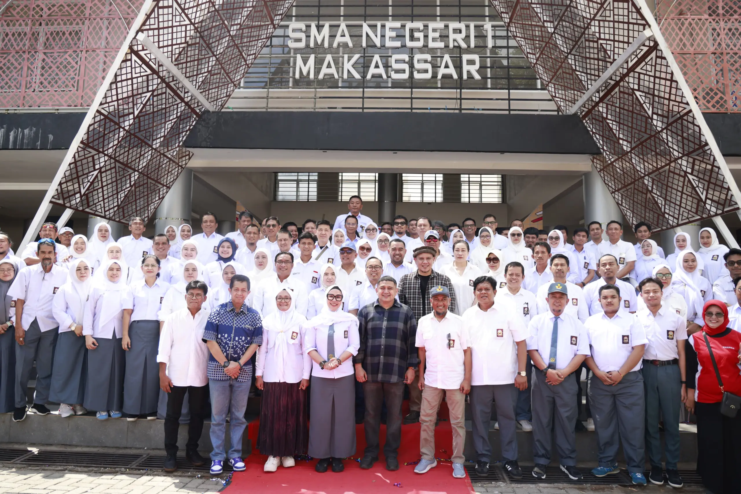 Pengurus IKA SMANSA Makkasar Dilantik, Siap Membesarkan Organisasi Alumni