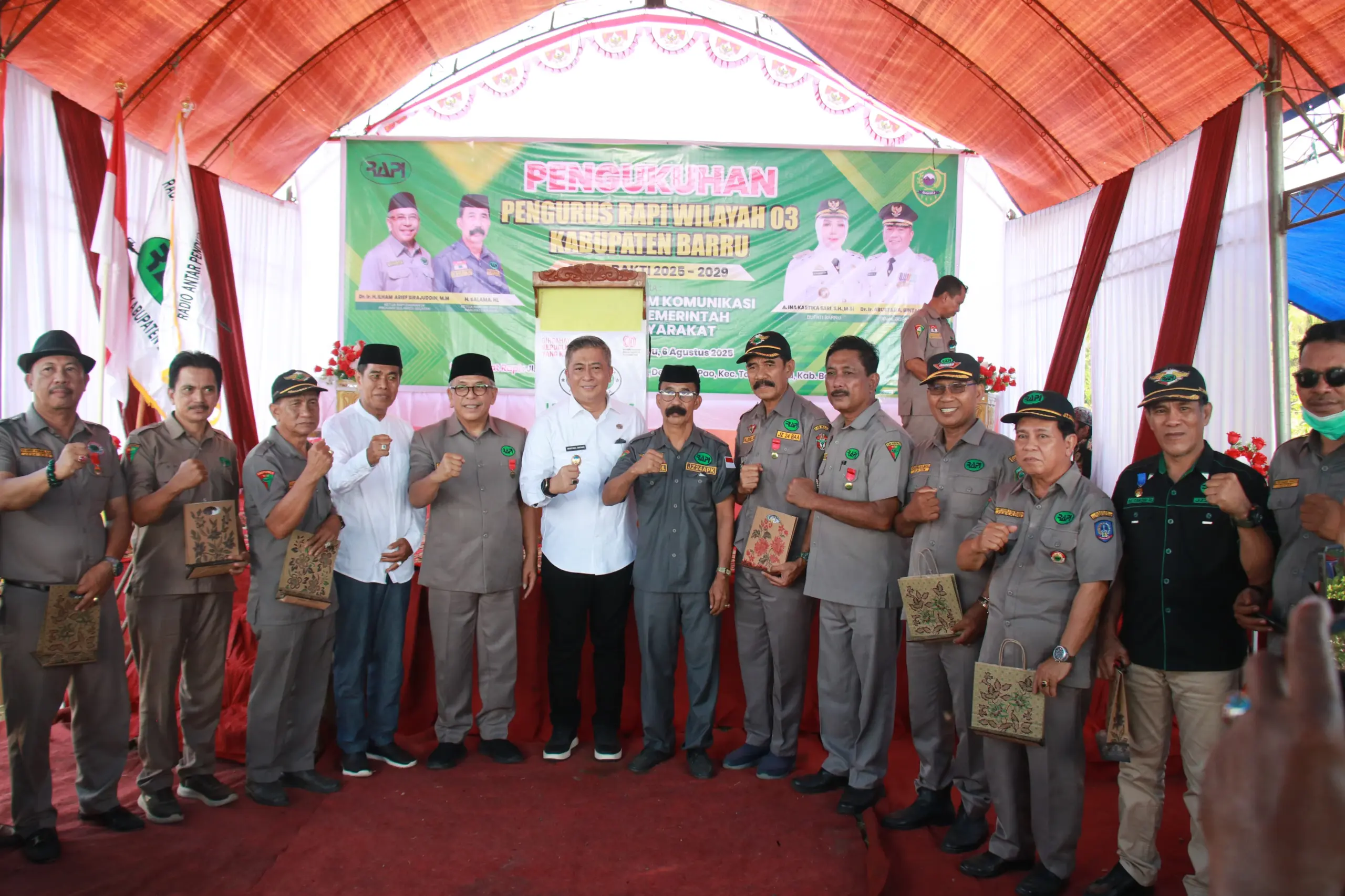 Wakil Bupati Barru Hadiri Pengukuhan Pengurus RAPI, Tekankan Pentingnya Komunikasi Untuk Pembangunan