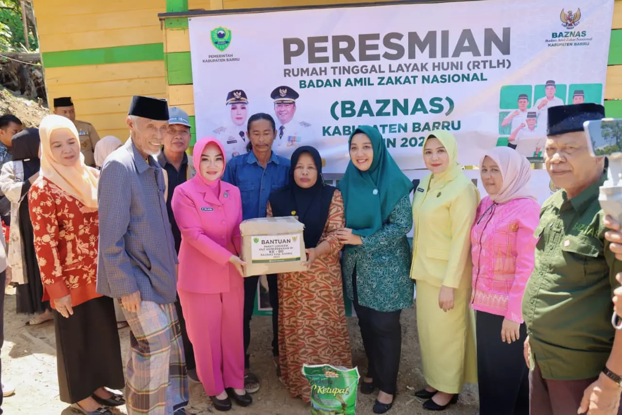 Dari Rumah ke Rumah, Aksi Nyata PKK dan Baznas Barru Untuk Warga Tidak Mampu