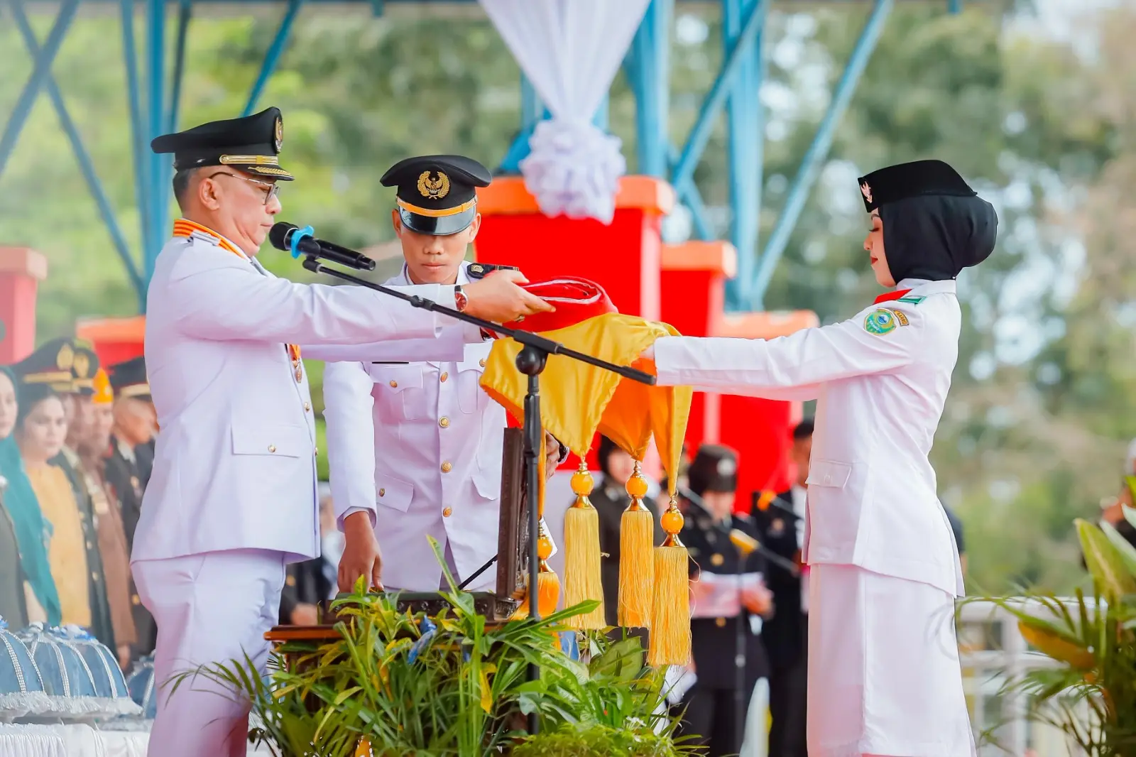 Upacara Penurunan Bendera HUT Ke-80 RI di Barru Berlangsung Khidmat, Wabup Jadi Inspektur Upacara