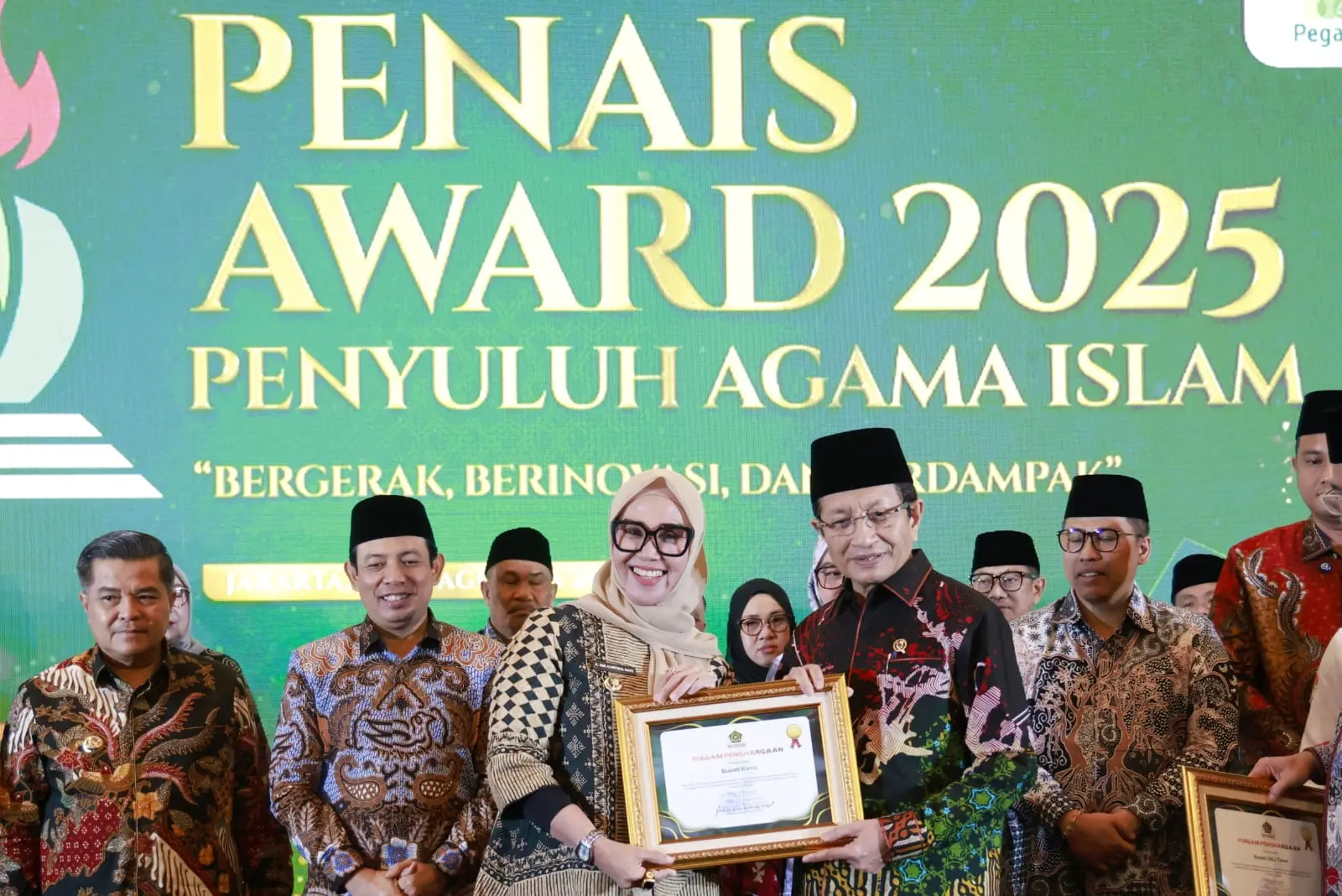 Bupati Barru Dan Penyuluh Agama Raih Penghargaan Bergengsi di PENAIS Award 2025 Dari Kemenag