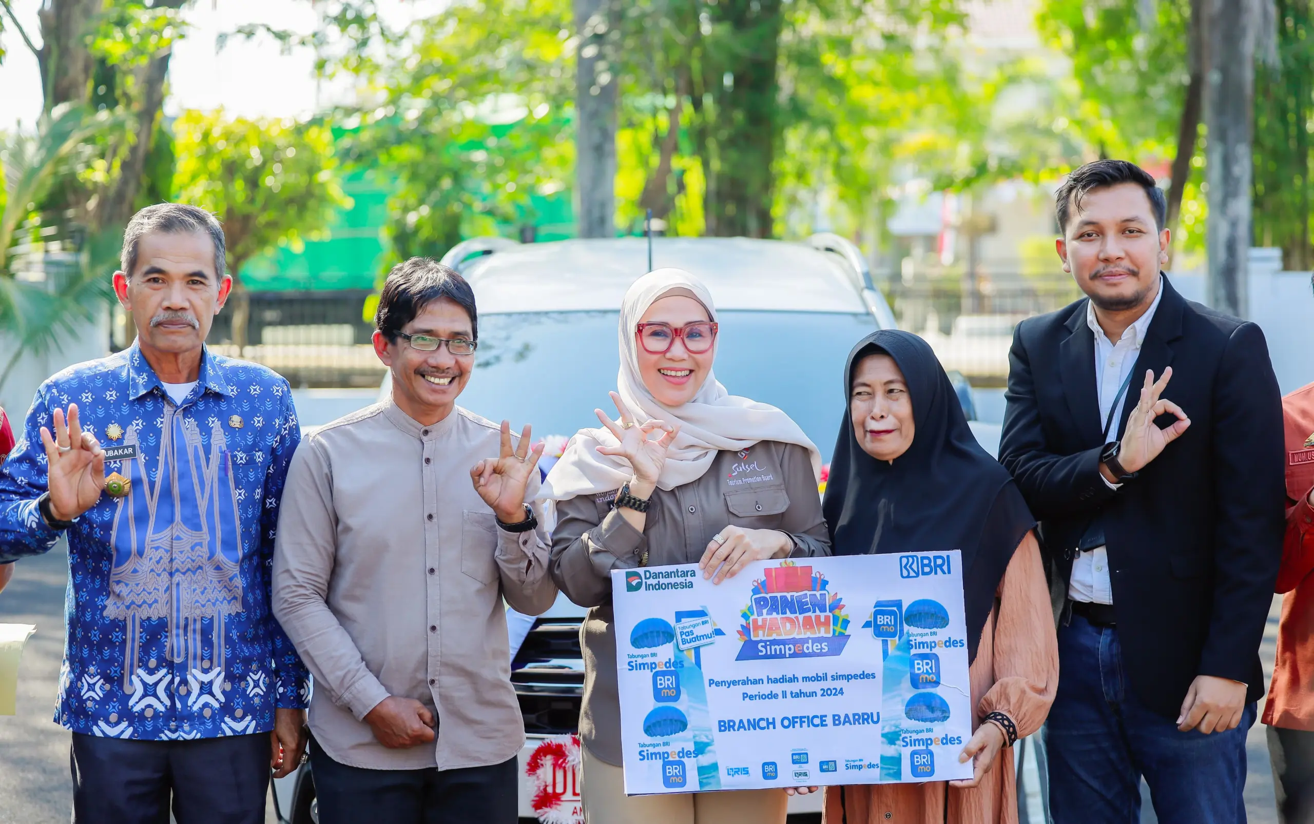Kado Istimewa Dari BRI: Bupati Barru Serahkan Hadiah Utama Simpedes