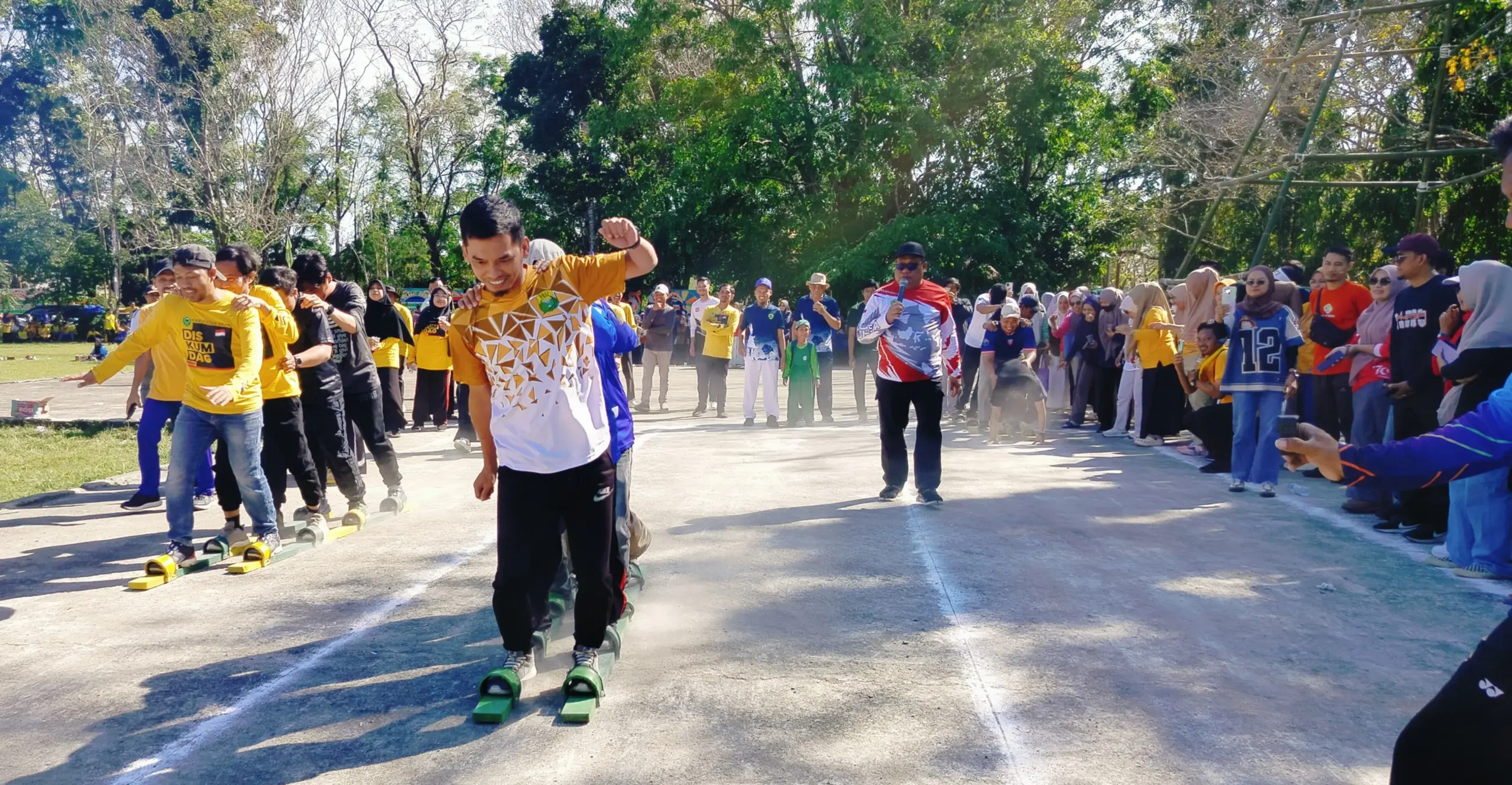 Gelak Tawa Dan Semangat Kebersamaan Warnai Lomba OPD di Barru Rayakan Kemerdekaan