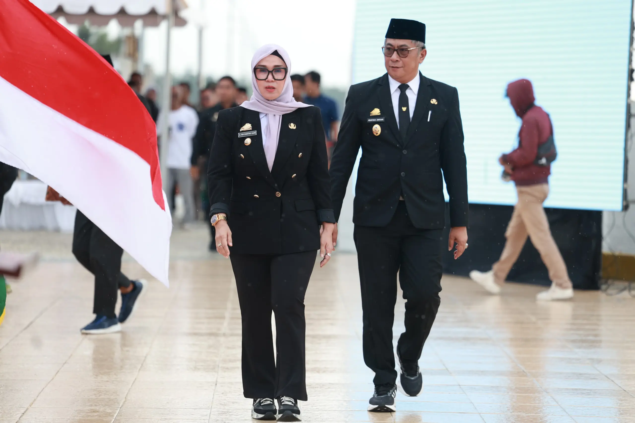 Rintik Hujan Jadi Titipan Berkah Dalam Pelantikan Bersejarah Barru Di Ruang Terbuka