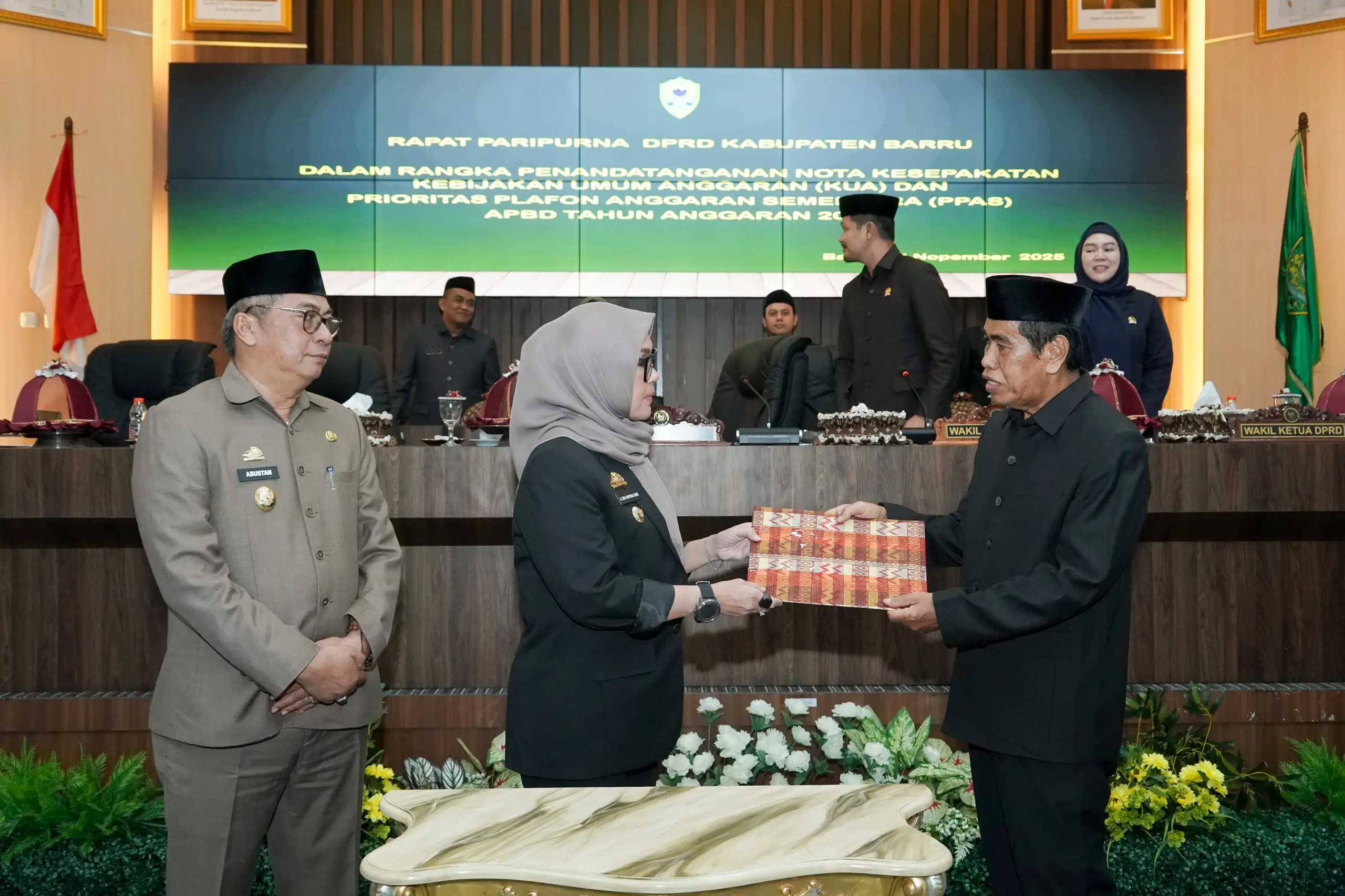 “Benchmarking Singapura Ubah Barru” – Visi Bupati Andi Ina Kartika Sari di Paripurna DPRD