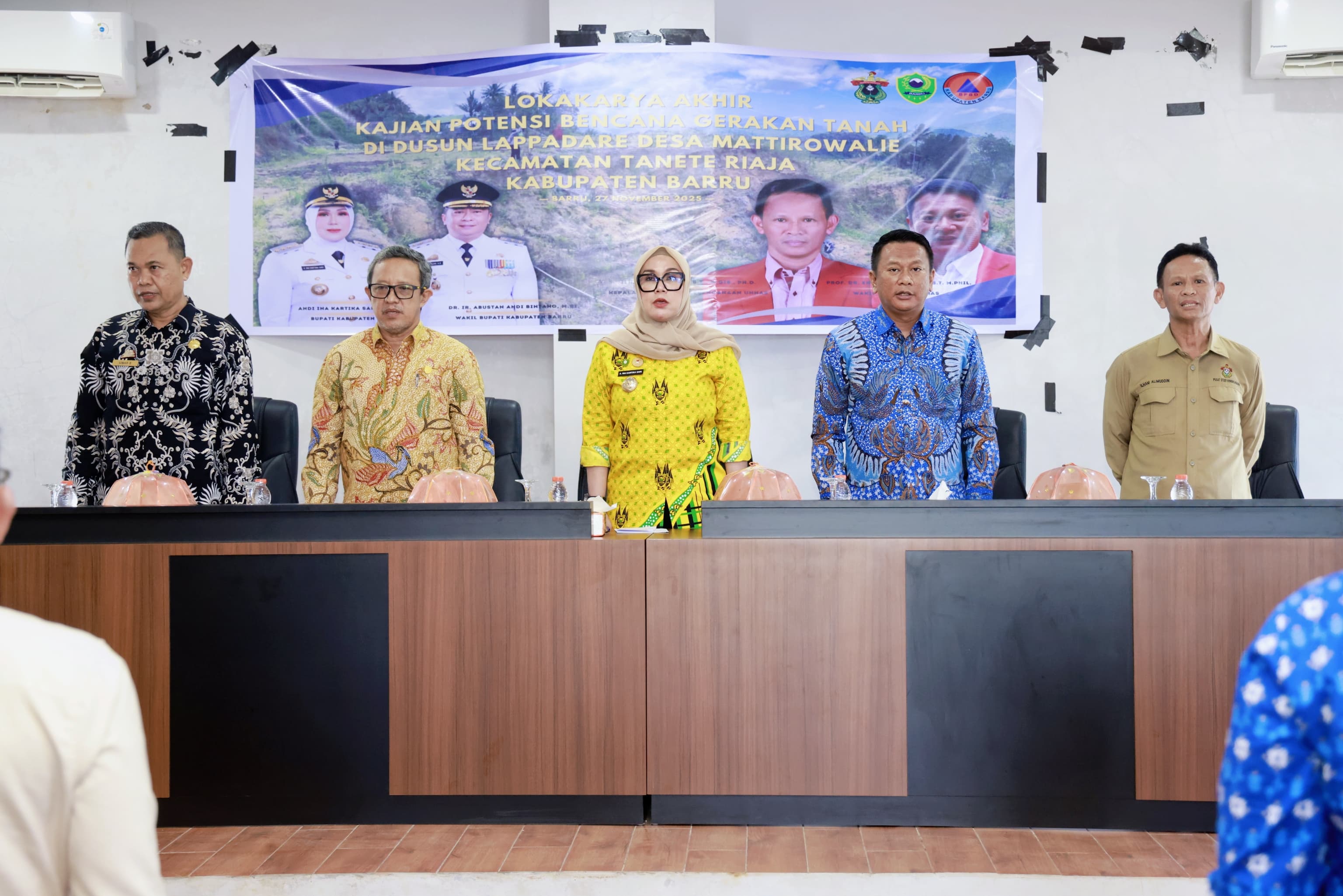 Barru Siaga Longsor: Bupati Barru Buka Lokakarya Penyelamat Dusun Lapaddare – Relokasi Warga Jadi Andalan!