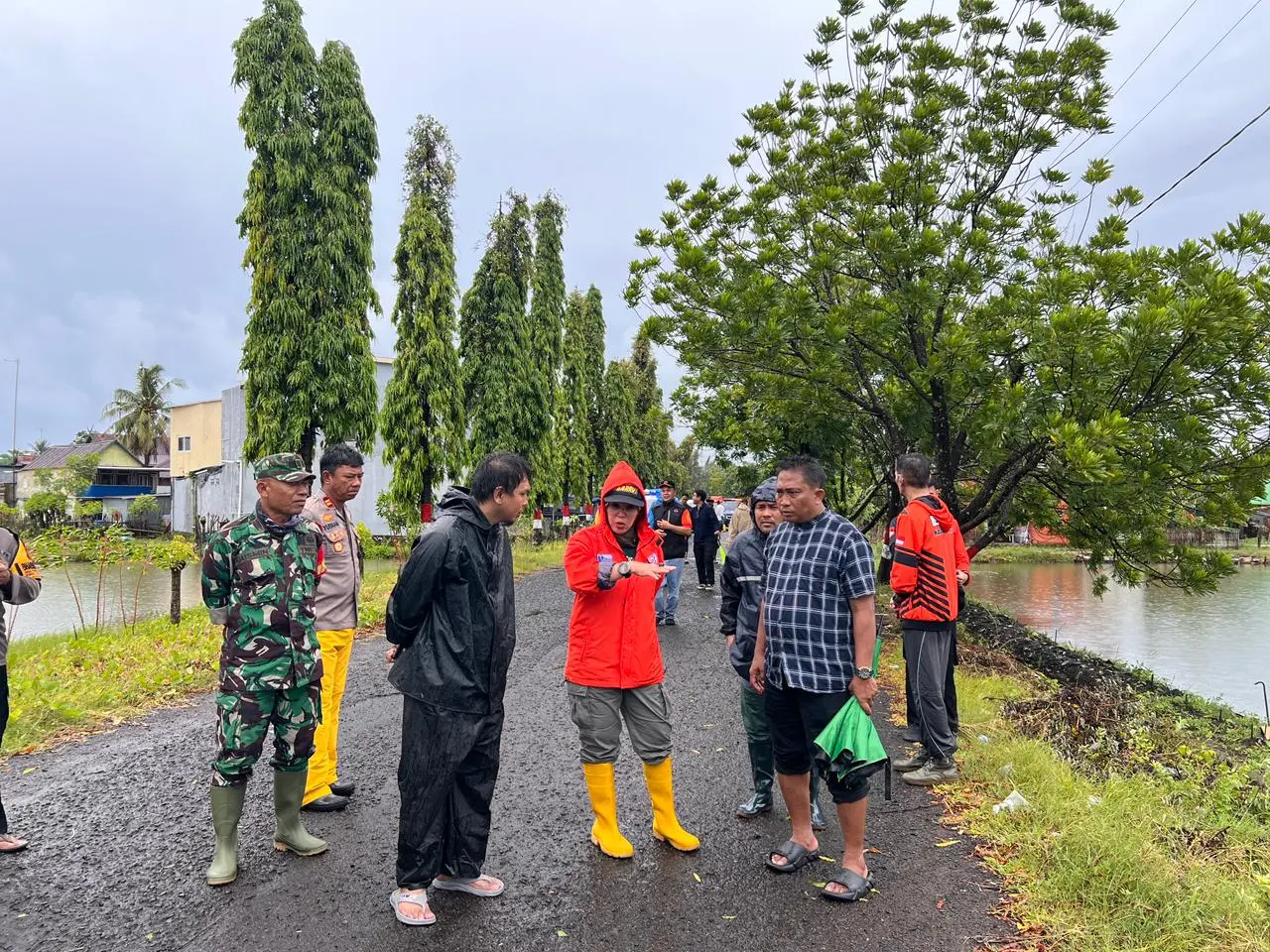 Angin Puting Beliung Barru: 10 Rumah Rusak, Bupati Turun Langsung!