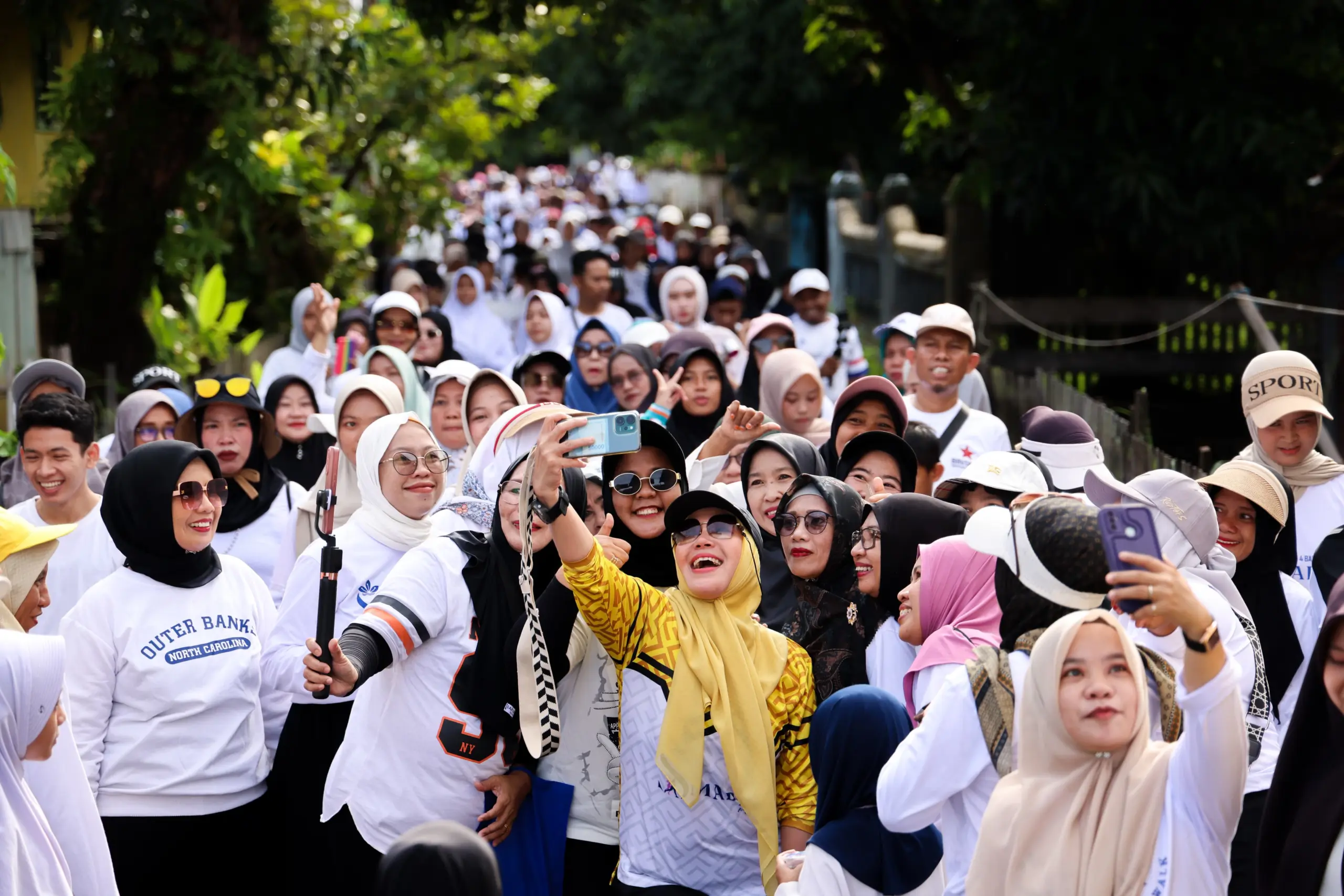 Bupati Barru Hadir, HUT ke-27 SMAN 4 Barru Dimeriahkan Jalan Santai dan Beasiswa Pendidikan