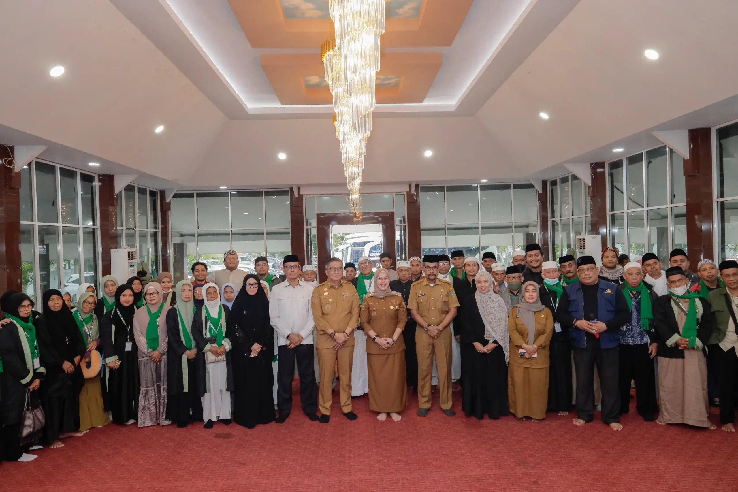 Kembali ke Tanah Air, Jamaah Umroh Barru Disambut Khidmat Bupati dan Wakil Bupati