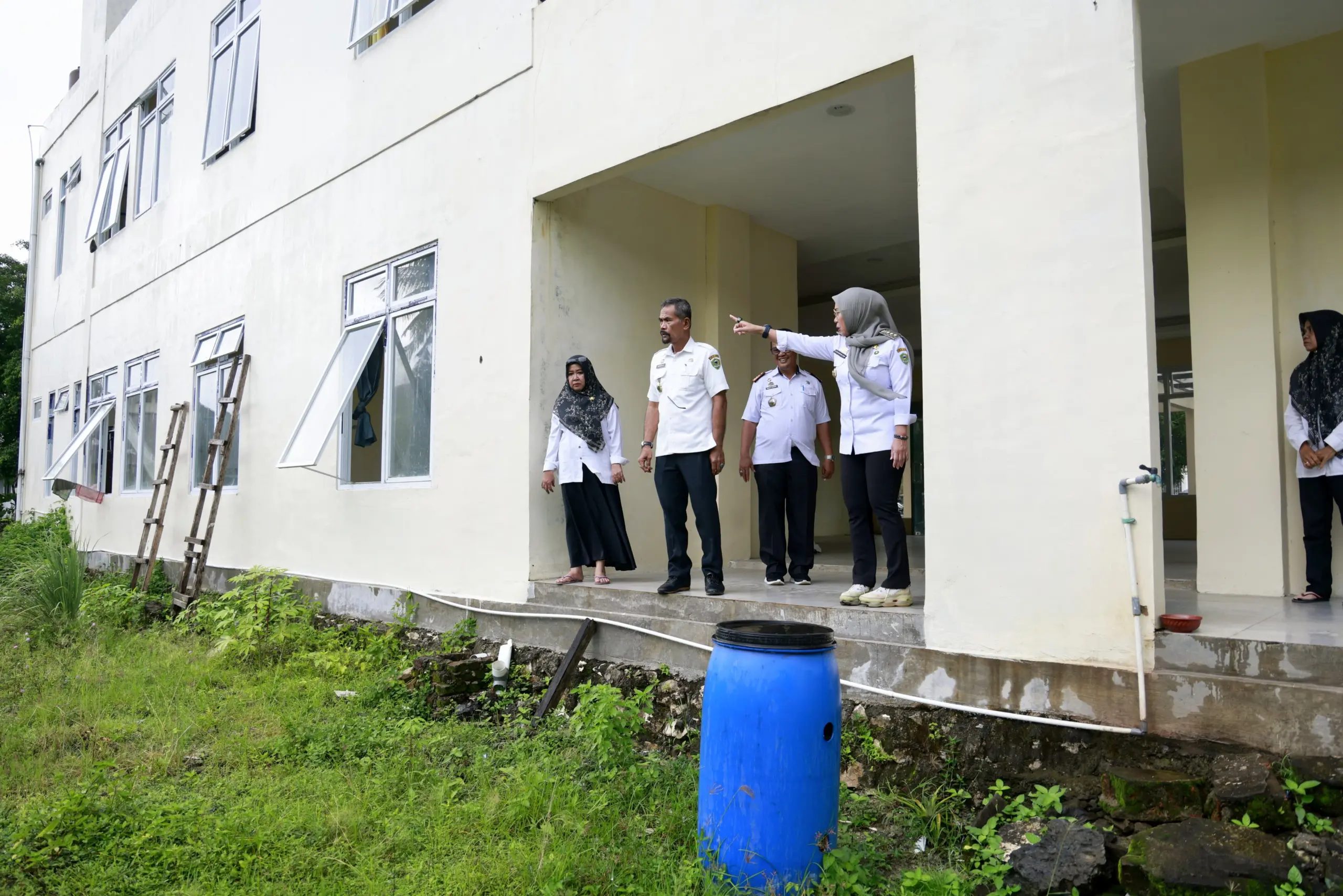 Sidak Mendadak Bupati Andi Ina di Rabu Bersih Barru: “Kebersihan  Kantor Adalah Cermin Disiplin ASN!”