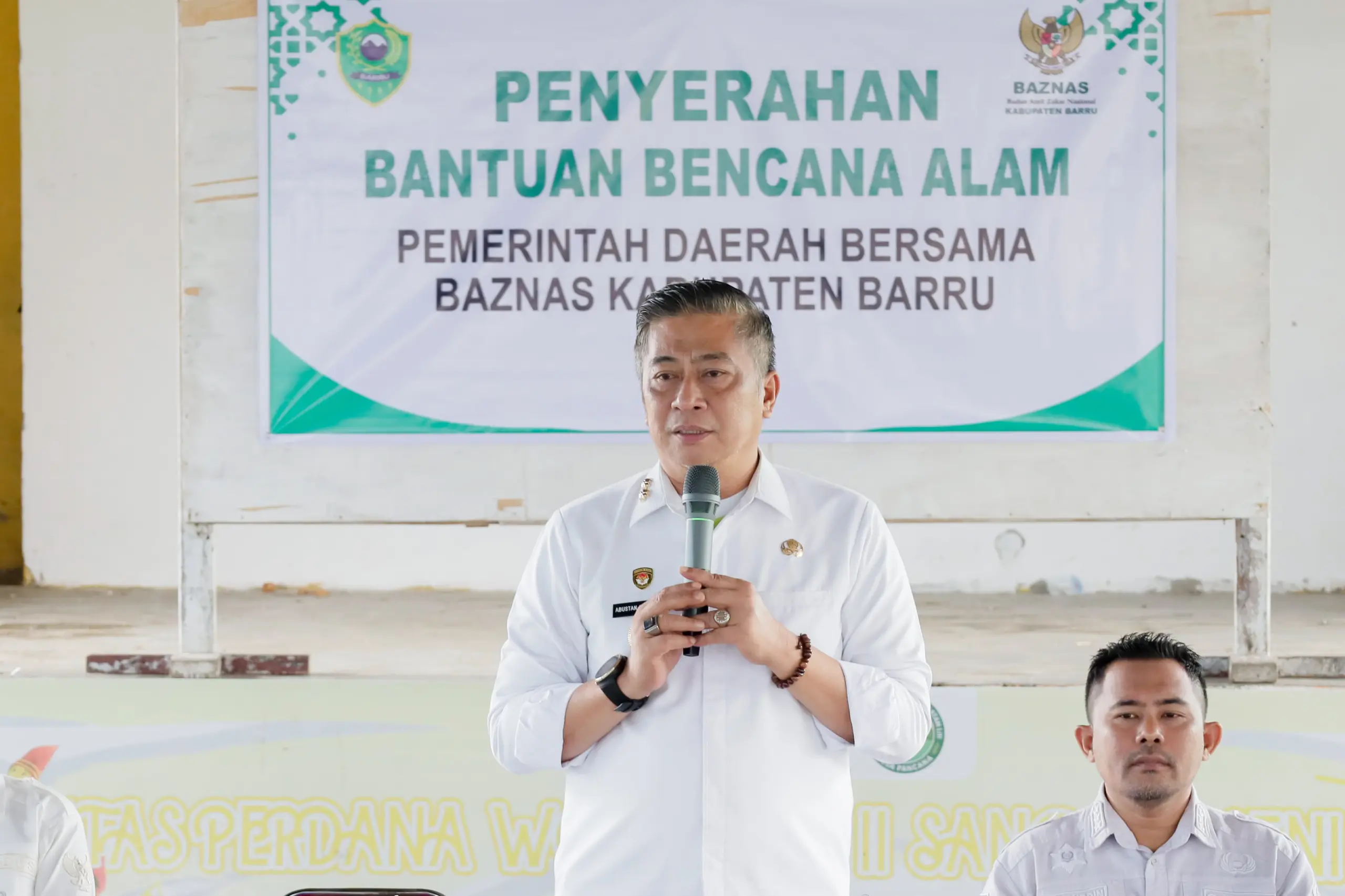 Wabup Barru Salurkan Bantuan Tunai BAZNAS, Tegaskan Kehadiran Pemerintah di Tengah Bencana
