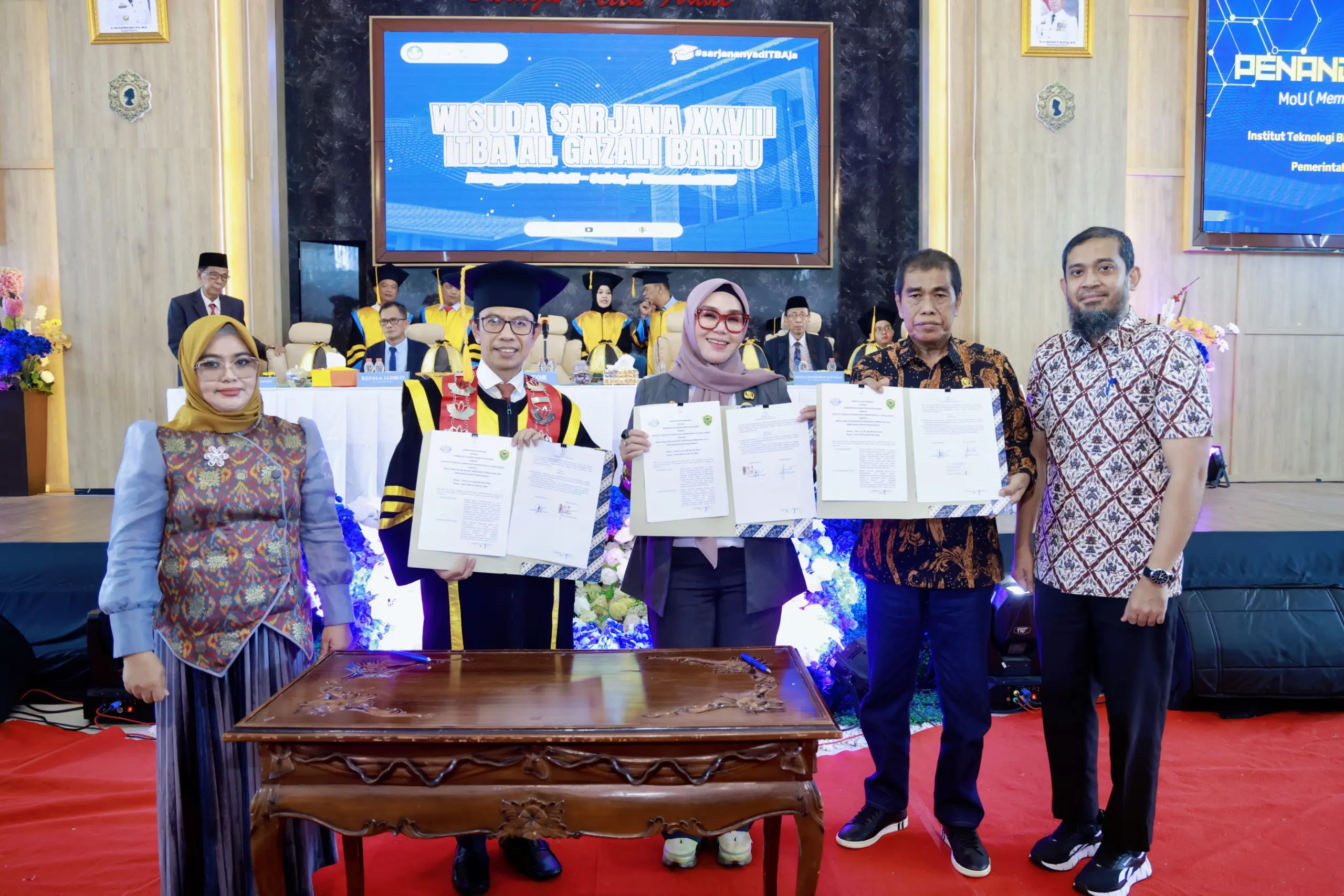 Dari Kampus ke Pengabdian: 180 Lulusan ITBA Al Gazali Barru Siap Hadapi Era Digital dengan Akhlak Mulia